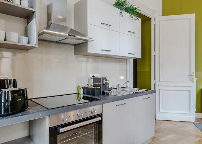 Piazza C - 2 Bedrooms & 2 Bathrooms 아파트 *