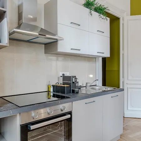 Piazza C - 2 Bedrooms & 2 Bathrooms Appartement *