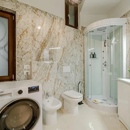 Piazza C - 2 Bedrooms & 2 Bathrooms *