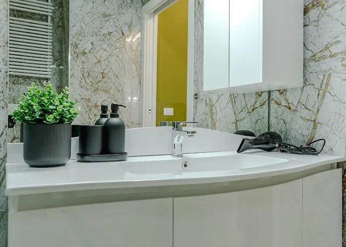 Piazza C - 2 Bedrooms & 2 Bathrooms *