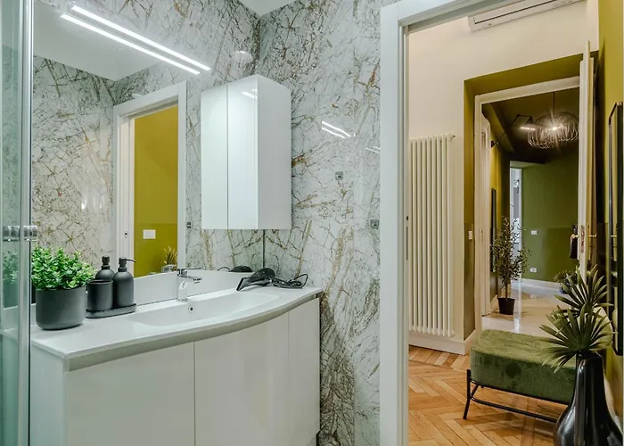 Piazza C - 2 Bedrooms & 2 Bathrooms *